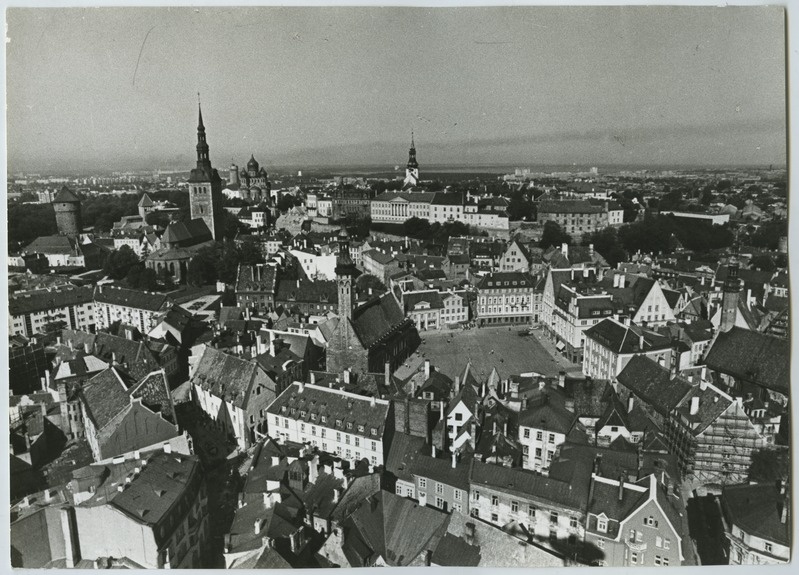 Õhufoto Raekoja platsist ja selle ümbrusest.