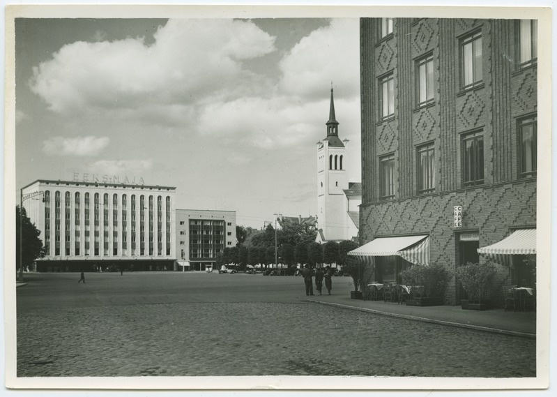 Vabaduse plats, vaade Roosikrantsi tänava nurgalt EEKS majale.