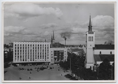 Vaade Vabaduse platsile "EEKS-Maja" ja Kunstihoonega, õhufoto.  duplicate photo