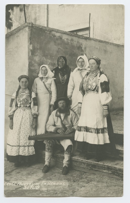 Setud rahvariietes, grupipilt.