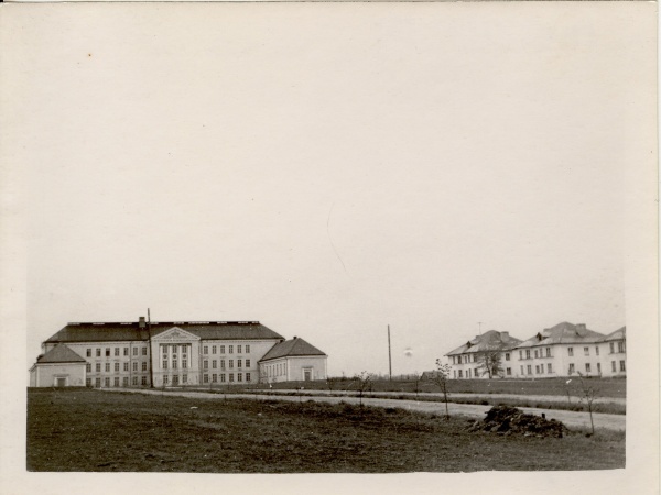 Photo, Särevere sowhoostechnician in 1960s.