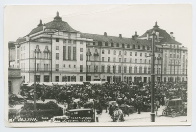 Vaade "Estonia" teatrile Pärnu mnt. poolt. Teatrihoone ees turuplats.  duplicate photo