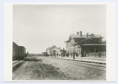 Vaade Jõhvi raudteejaamale, eemal seisab kaubarong.  duplicate photo