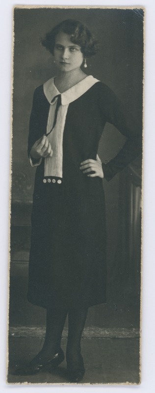 Lydia Taremi täisportree