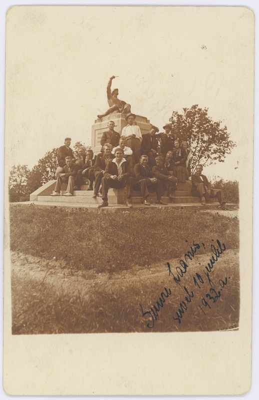Suure-Jaani Vabadussõja sammas, seltskond selle ümber. 10.07.1932