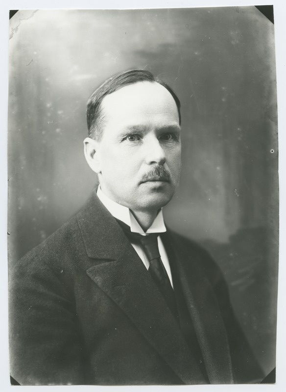 Johannes Parikase portreefoto