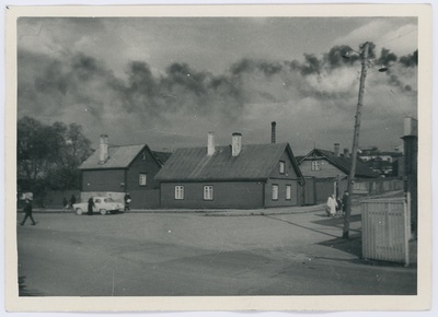 "Jonni maja" ase ja selle taga olnud Lastekodu tänav nr 33, Tallinn  duplicate photo