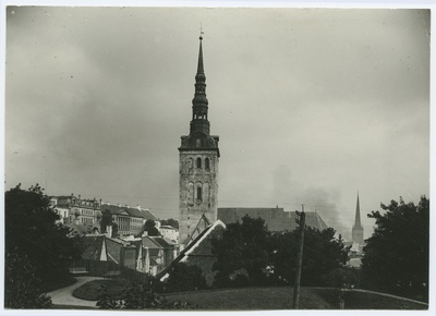 Tallinn, Niguliste kirik, vaade edelast, vasakul Toompea.  duplicate photo
