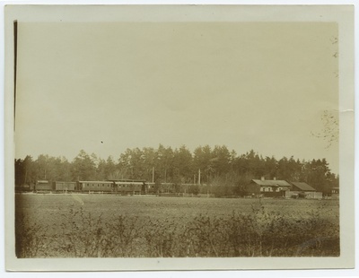 Nõmme, raudteejaam, rong seisab jaamas.  duplicate photo