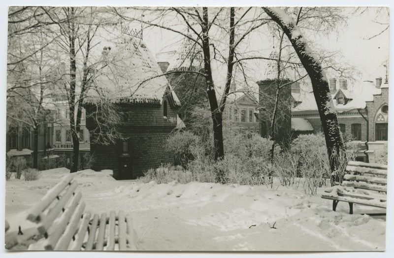 Viru mägi, vaade värava tornidele.