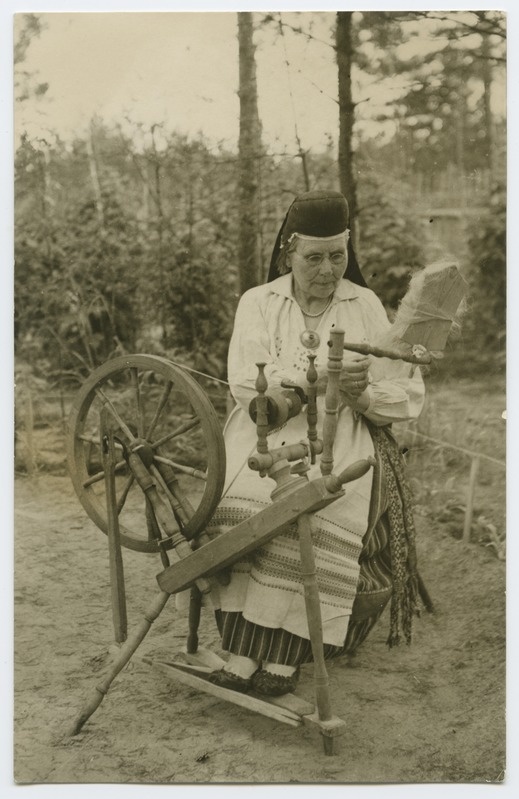 Elisabeth Maddi rahvariietes.