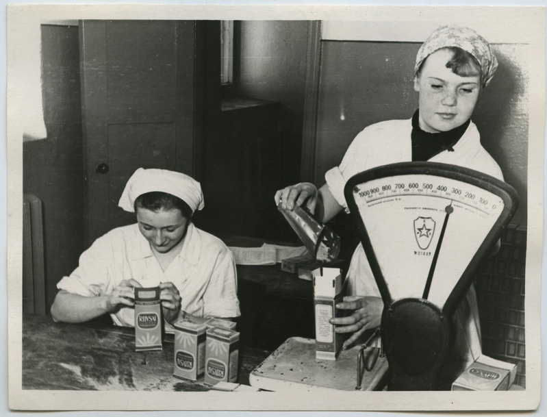 Leivatehas nr. 2, riivsaia kaalumine ja pakkimine.