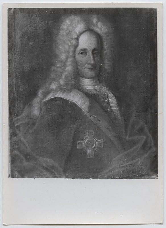 Fotoreproduktsioon paruka ja ordeniga mehe portree Eesti Ajaloomuuseumi kunstikogust.