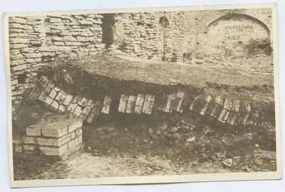 Tallinn, arheoloogilised kaevamised Pirita kloostris, võlvisammas.  duplicate photo