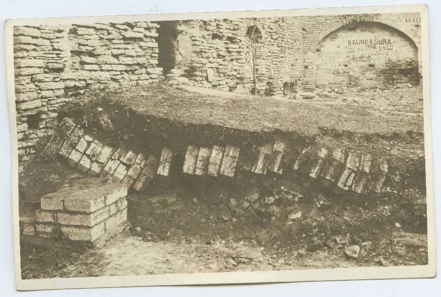 Tallinn, arheoloogilised kaevamised Pirita kloostris, võlvisammas.