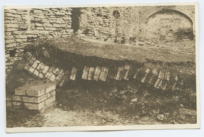 Tallinn, arheoloogilised kaevamised Pirita kloostris, võlvisammas.  duplicate photo