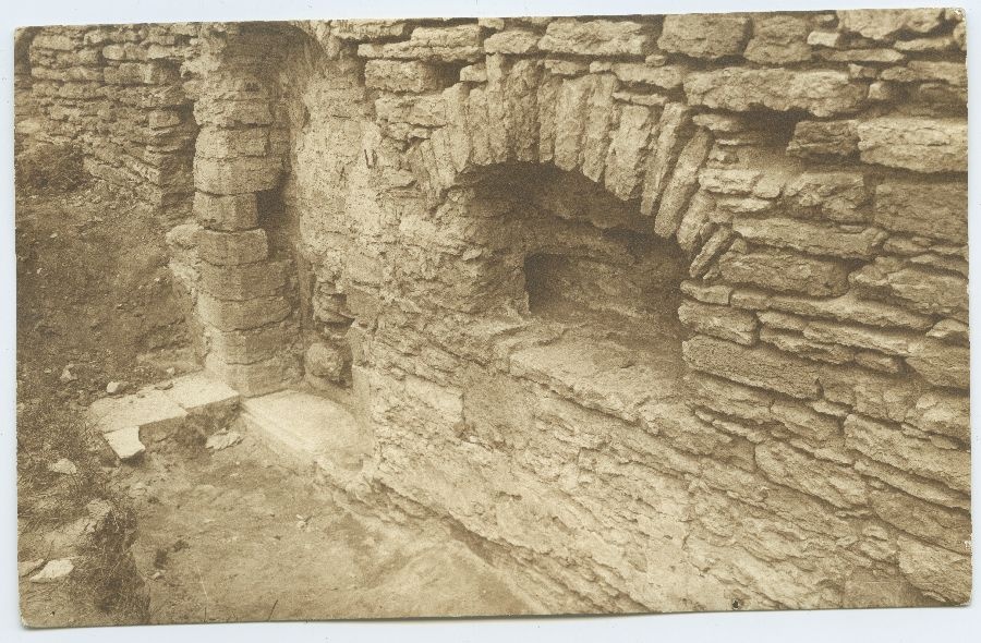 Tallinn, arheoloogilised kaevamised Pirita kloostris, võlvisammas.
