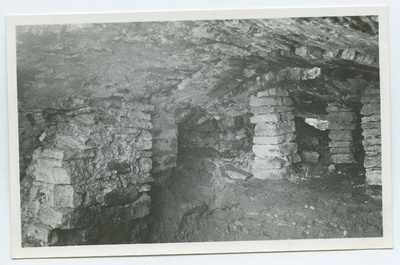 Tallinn, arheoloogilised kaevamised Pirita kloostris, võlvitud laega käik.  duplicate photo