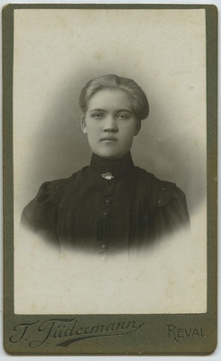 Naise portree  duplicate photo