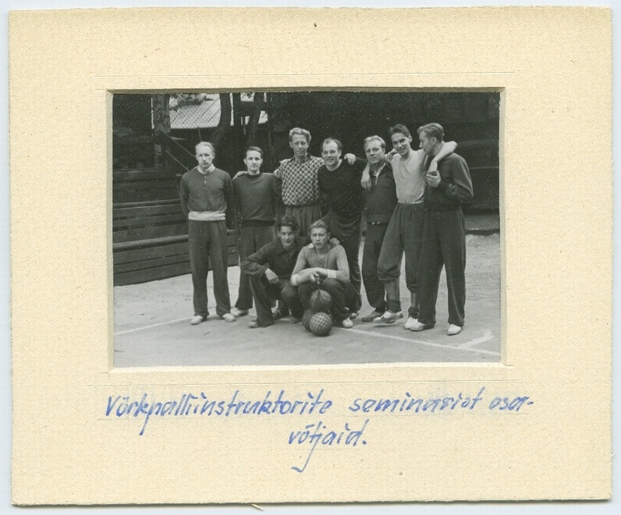 Võrkpalli instruktorite seminarist osavõtjad.