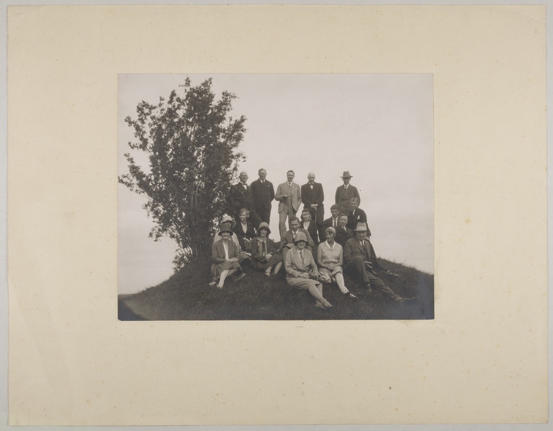 Grupipilt- Rootsi muinasteadlased Iru linnamäel