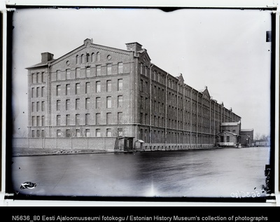 Kreenholm.Vaade Joala vabrikule kagust üle kanali.  similar photo
