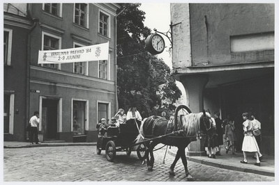 Tallinn. Lõbussõidul vanalinnas  duplicate photo