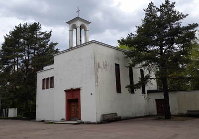 The old cable of the Rahumäe cemetery - cement and wooden shirt store. rephoto