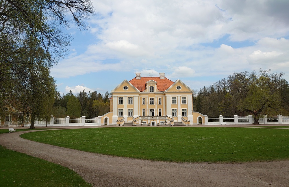 Main building of Palmse Manor rephoto