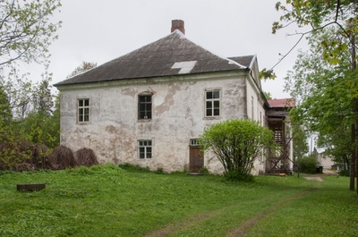 Photo, Kirna manor house in 1990. rephoto