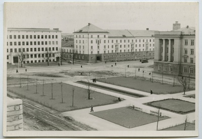 Väljak Pärnu mnt ääres  duplicate photo