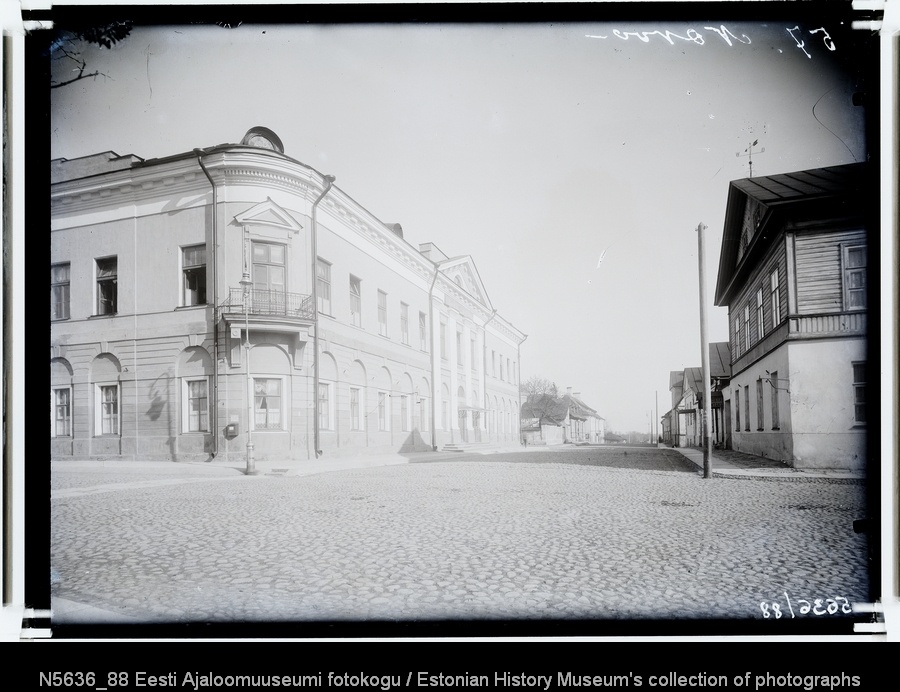 Meesgümnaasiumi hoone Lai 2, vaade lõunast.