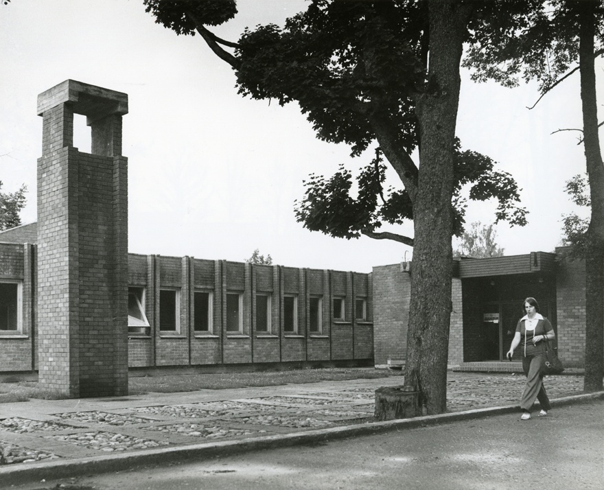 Tihemetsa store-eating, view of the building. Architect Ado Eigi; engineer Tiit Masso