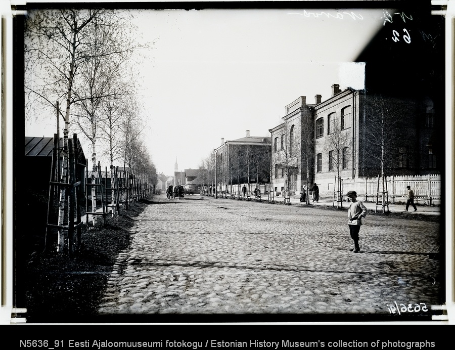 Vaade piki Sepa tänavat lõuna suunas, paremal hilisem Vene gümnaasium Sepa 6.