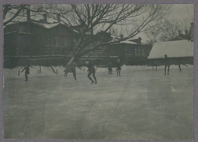 Spordiselts "Kalev" iluuisutajad Tallinnas, uisuplatsil  similar photo