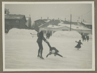 Spordiselts "Kalev" iluuisutajad Tallinnas, uisuplatsil  similar photo