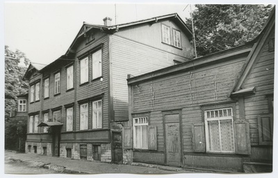 Kahekordne puuhoone J. Tompi t. 11  duplicate photo