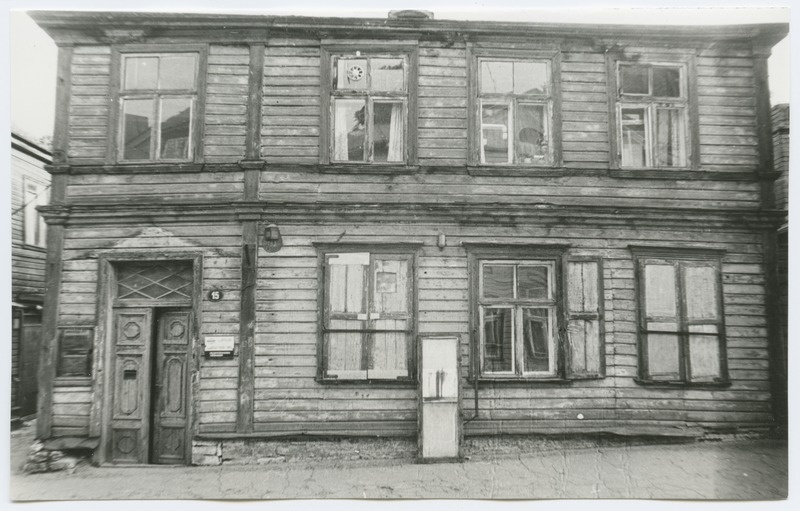 Kahekordne puuhoone J. Tompi t. 15