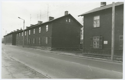 Kahekordsed kasarmutüüpi hooned  duplicate photo