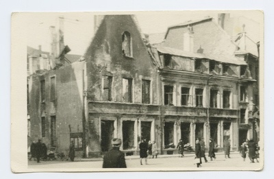 Vaade purustatud hoonele Suur-Karja ja Vana-Posti tn. nurgal.  duplicate photo