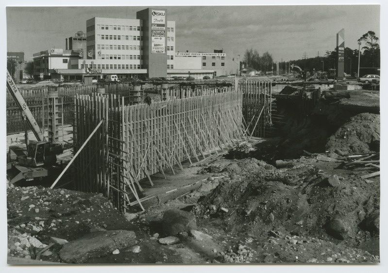 Tallinn. Tammsaare tee pikendus Järvel. Vaade ülekäigusilla ehitusele raudtee poolt