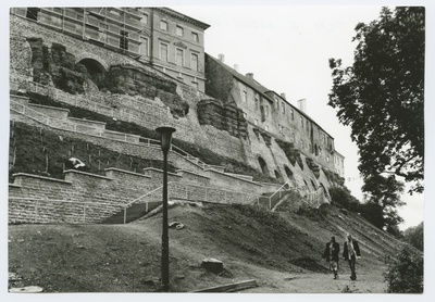 Tallinn. Vaade Toompea müürile ja Patkuli trepile Nunne tänava poolt  duplicate photo