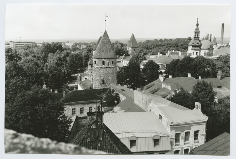 Tallinn. Vaade Toompealt Tornide väljaku poole