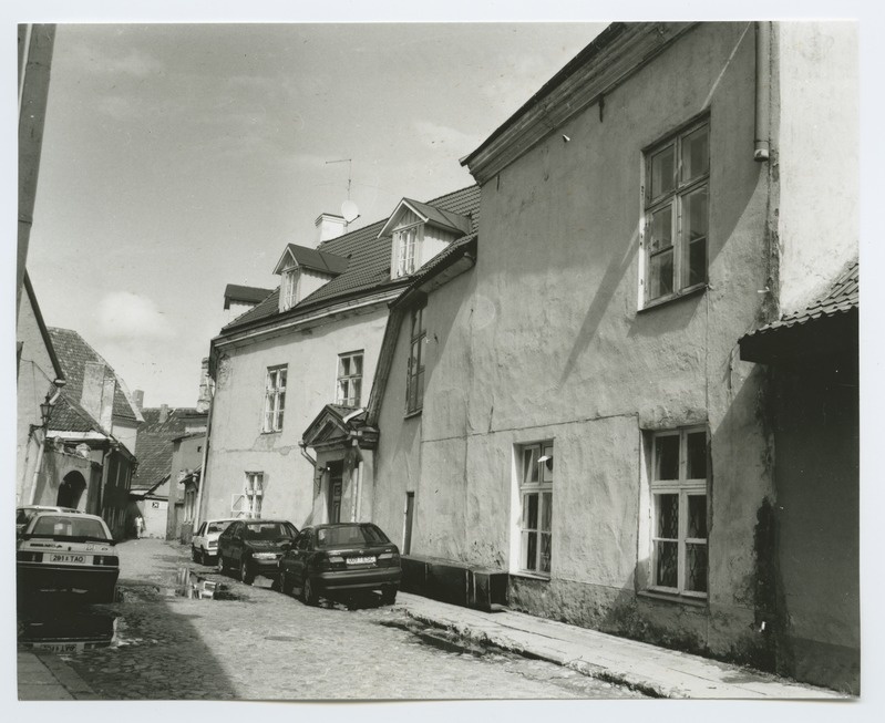 Tallinn. Majad ja autod Toom-Rüütli tänaval