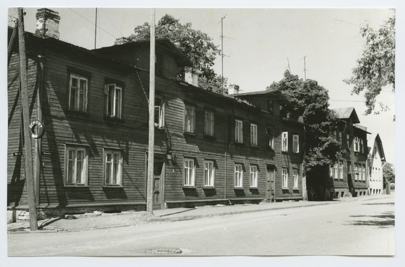 Tallinn. Kauba tn 24, 22, 20, 18 vanad kahekordsed puumajad