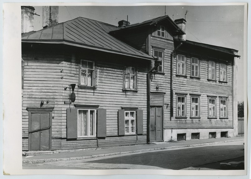 Kahekordne puust elumaja