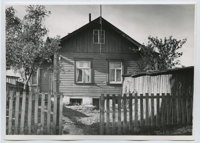 Puuelamu Kingissepa t. 72 hoovis  duplicate photo