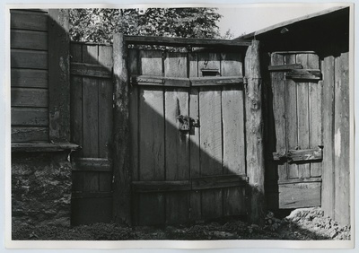 Vana värav lukuga  duplicate photo