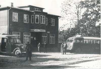 Photo. Bus. Oü "Motor" Reo No. 107 and Scania Vabis No. 99, 1939 or 1940.  duplicate photo