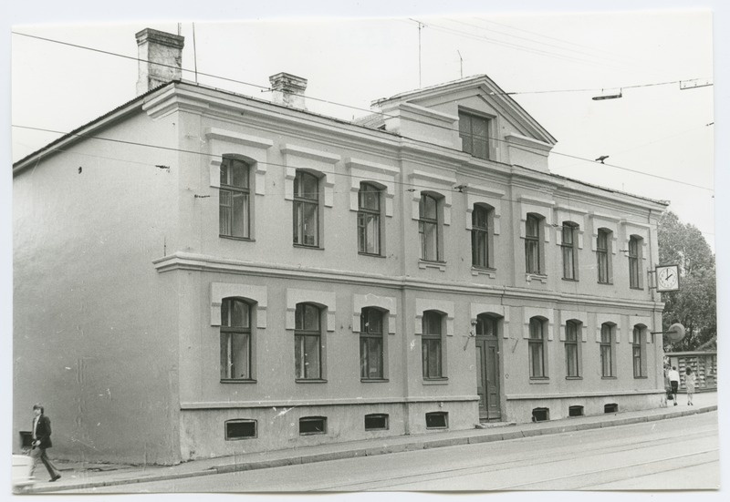 Kahekordne kivimaja, Pärnu maantee 37.